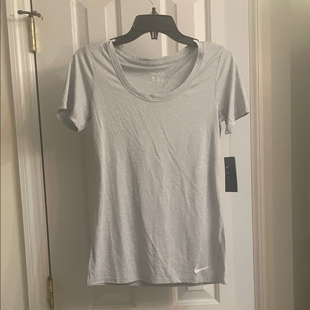 Nike Women's Light Gray Short Sleeve Tee